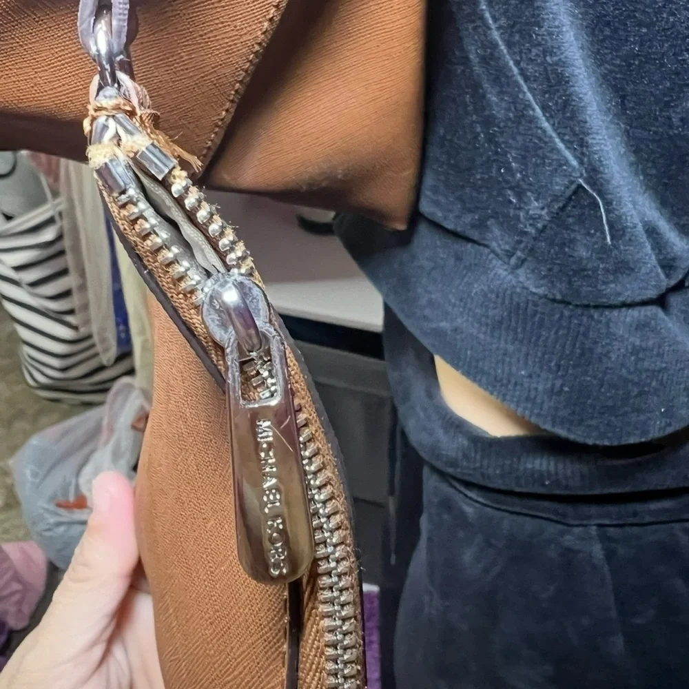 Michael Kors Tan Tote Bag with Pouch🤎🤎🤎🤎